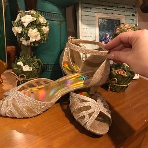 Gold dressy shoes with small kitten heel